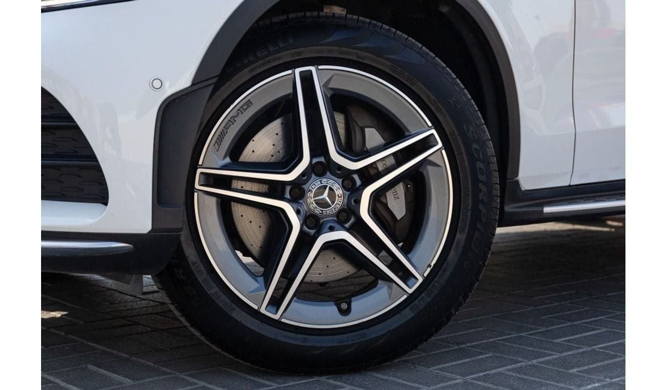 مرسيدس بنز GLC 200 Premium 2.0L RWDMercedes-Benz GLC200 2022 GCC under Agency Warranty with Flexible Down-Payment.