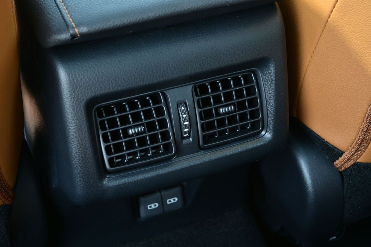 تويوتا كامري Toyota Camry Limited 2.5L Hybrid, Model 2025, Color White