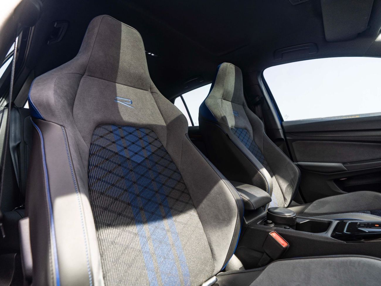 Volkswagen Golf R Base 2.0T