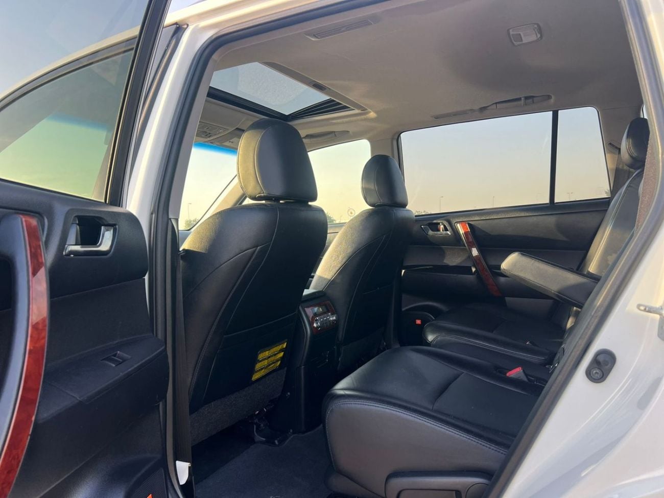 Toyota Highlander  2013 Toyota Highlander Hybrid 3.5L V6 - Rear Camera Leather Seat - Sunroof