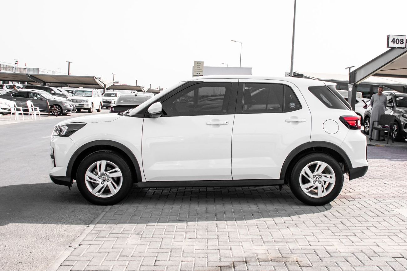 تويوتا ريز XLE GCC Specs - Original Paint Free Accident Excellent Condition