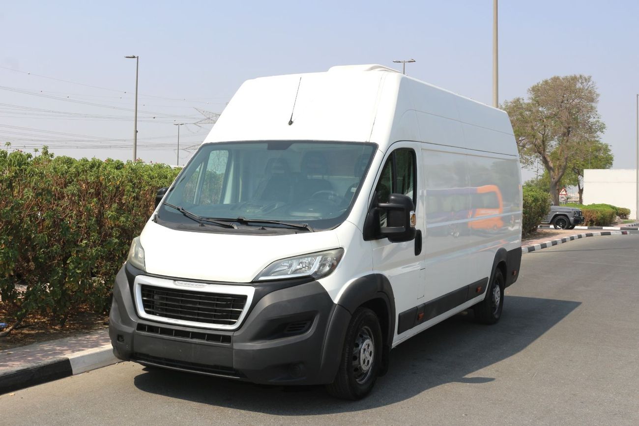 بيجو بوكسر صالون حلاقه حويانات متنقل