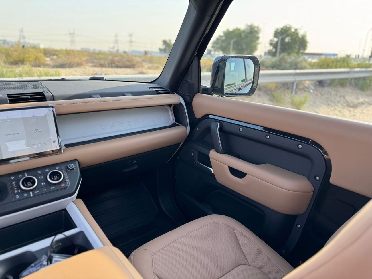 لاند روفر ديفندر Land Rover Defender P400 X-Dynamic SE 2025 2DOORS