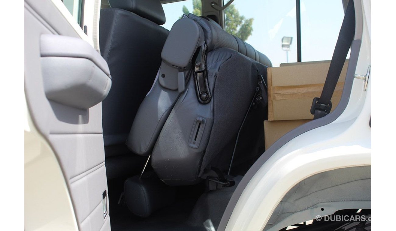 تويوتا لاند كروزر 70 HZJ76 - 10str 5Door free wheel hub - Station Wagon - 4.2L V6 Dsl for export sales