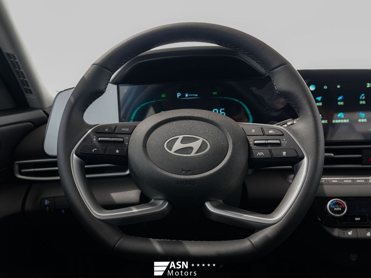 هيونداي إلانترا Lux Premium 1.5L 2025 (Export Price)