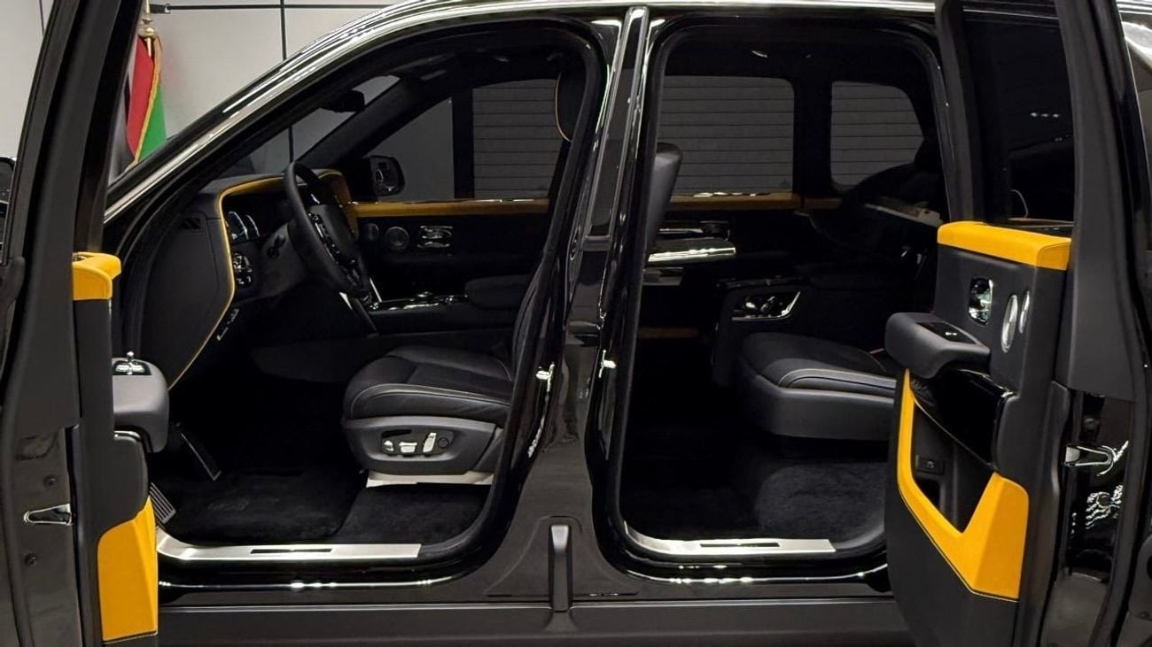 Rolls-Royce Cullinan Silver badge