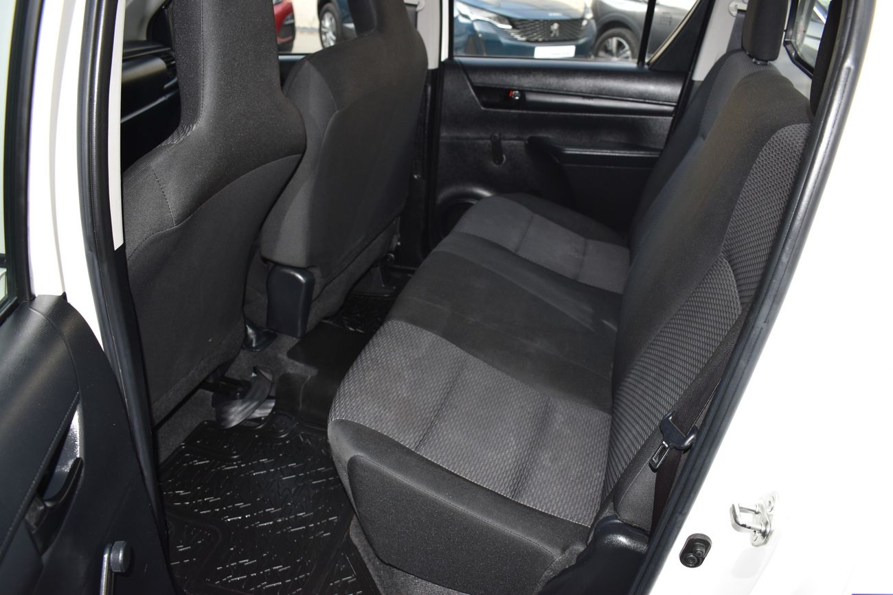 Toyota Hilux AED 1279 PM | 2.7L MT DC 2WD GCC DEALER WARRANTY