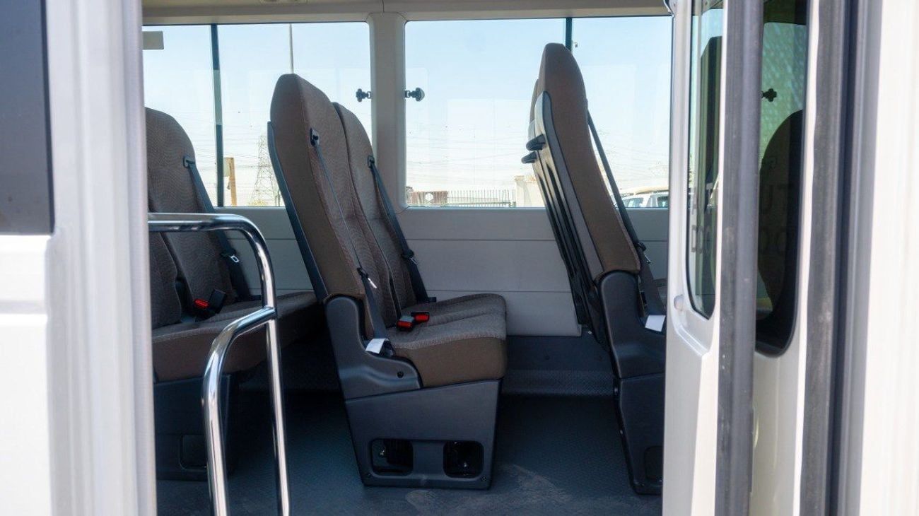 تويوتا كوستر 2.7L (23-Seater)