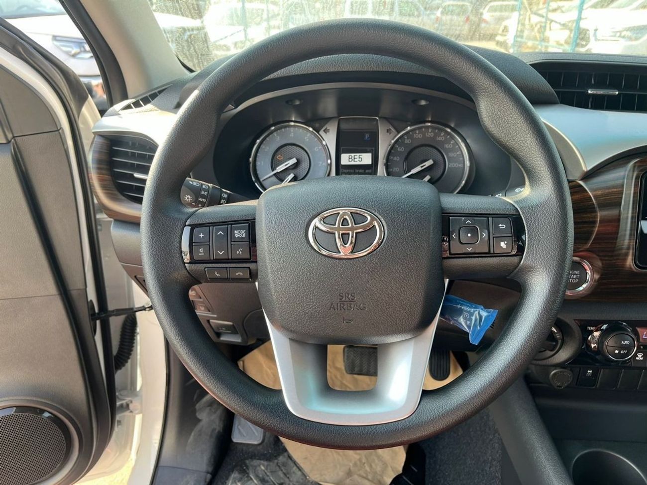 Toyota Hilux HILUX SR5 2.7L AT FULL OPTION 2025 WITH BSM