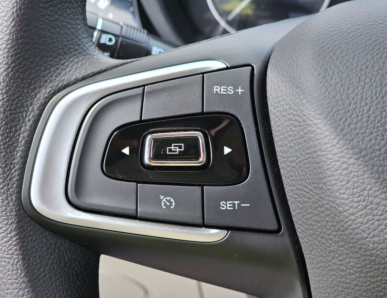 Chery Arrizo 5 STANDARD || 1.5L PETROL V4 | FABRIC SEATS | KEY START | RAER PARKING SENSOR (CODE # TARZ)