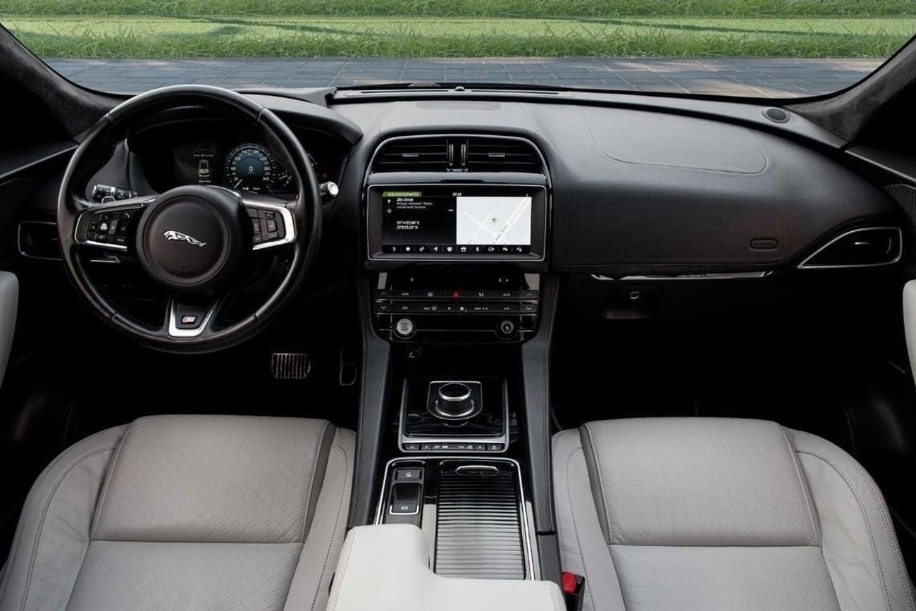 جاكوار F بيس S AWD  | 2,850 P.M (4 Years)⁣ | 0% Downpayment | Immaculate Condition!