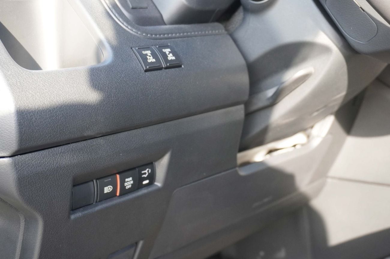 تويوتا جرافينا PREMIUM , RWD, PETROL - 2026