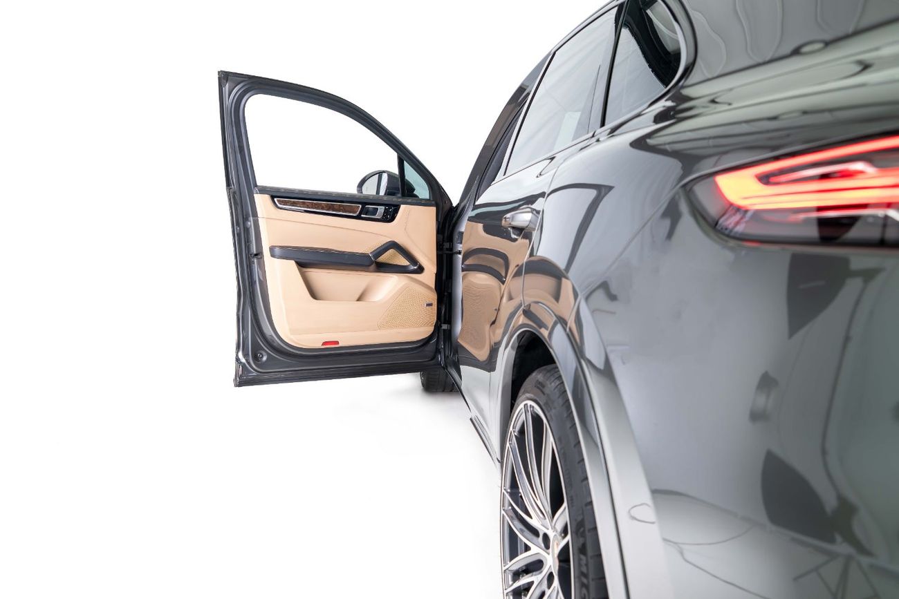 Porsche Cayenne S 2.9L (440 HP) High Specfications-Metallic Grey-Turbo Wheels-Black Brake Callipers