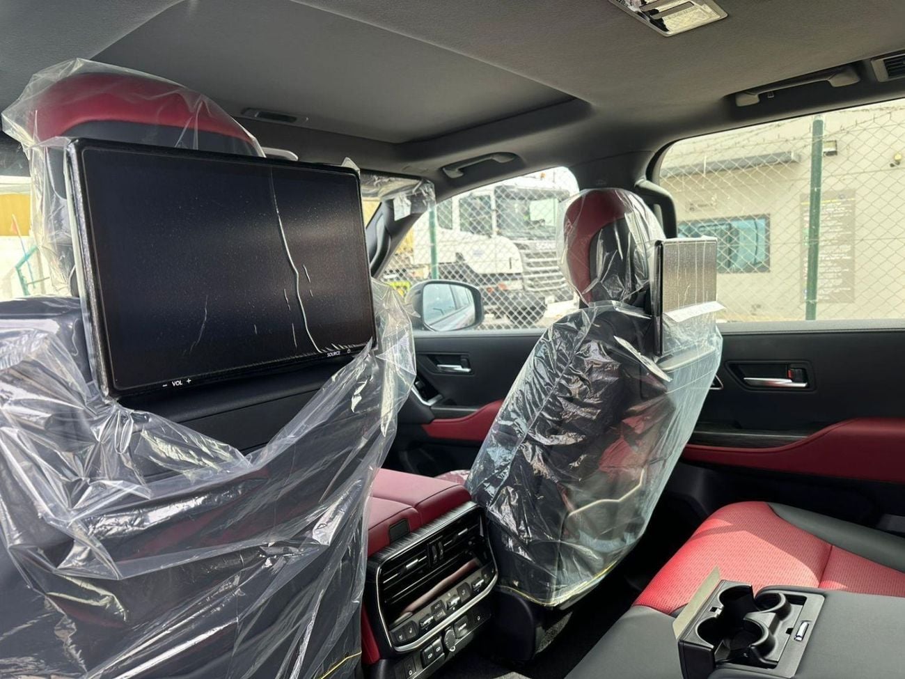 تويوتا لاند كروزر 2026 Toyota Land Cruiser LC300 GR-Sport (Full-Option with Radar) 3.5L V6 Twin Turbo Petrol A/T 4WD E