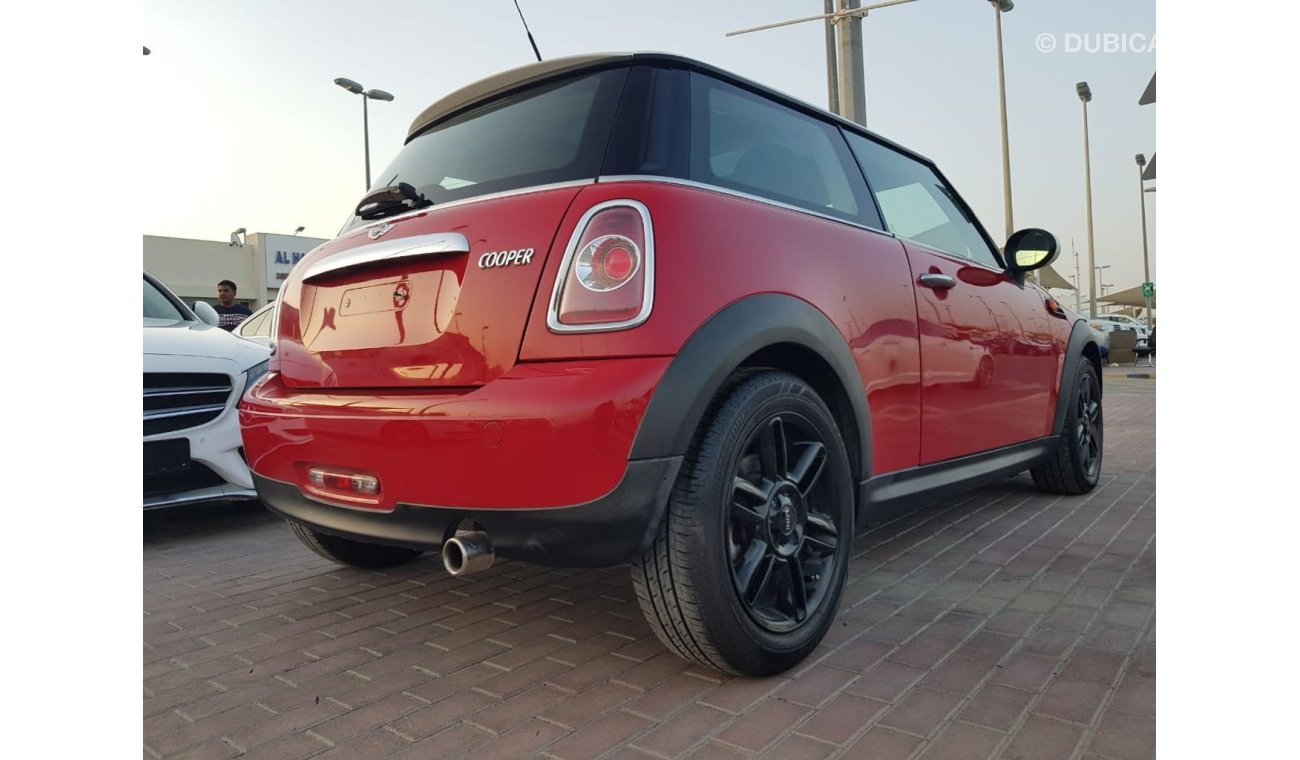 Mini Cooper Mini copper model 2013 GCC car prefect condition full option low mileage one owner