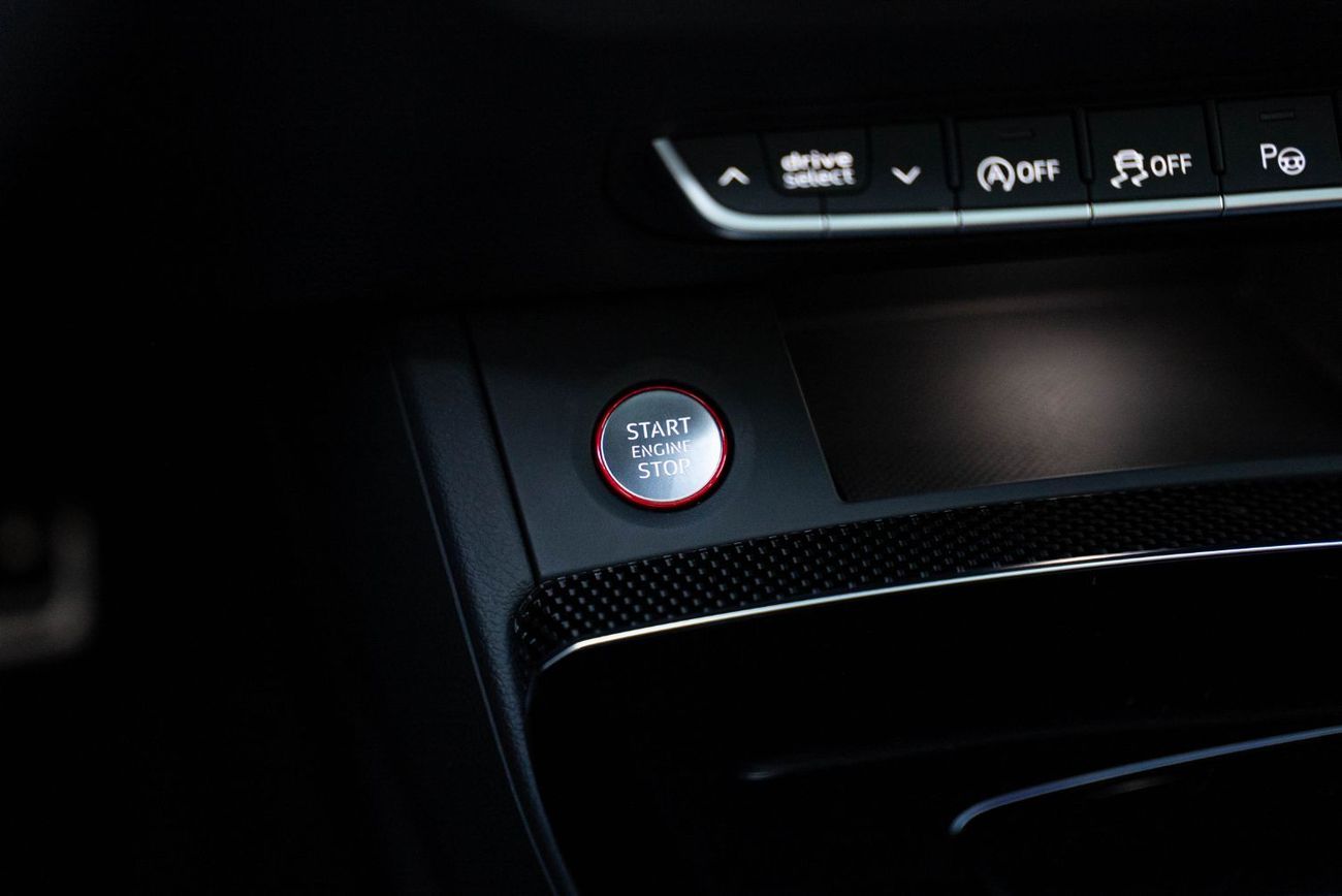 Audi SQ5 TFSI quattro 3.0L (349 HP) Quattro 2024 Agency Warranty Full Service History 3.0L Turbo V6 Low Milea