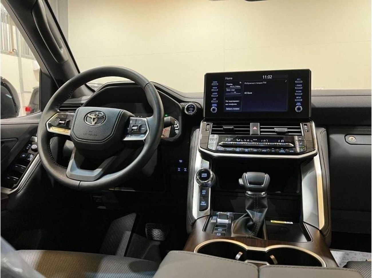 Toyota Land Cruiser Black Edition VX with 22 Inch Forged Wheels Starlight