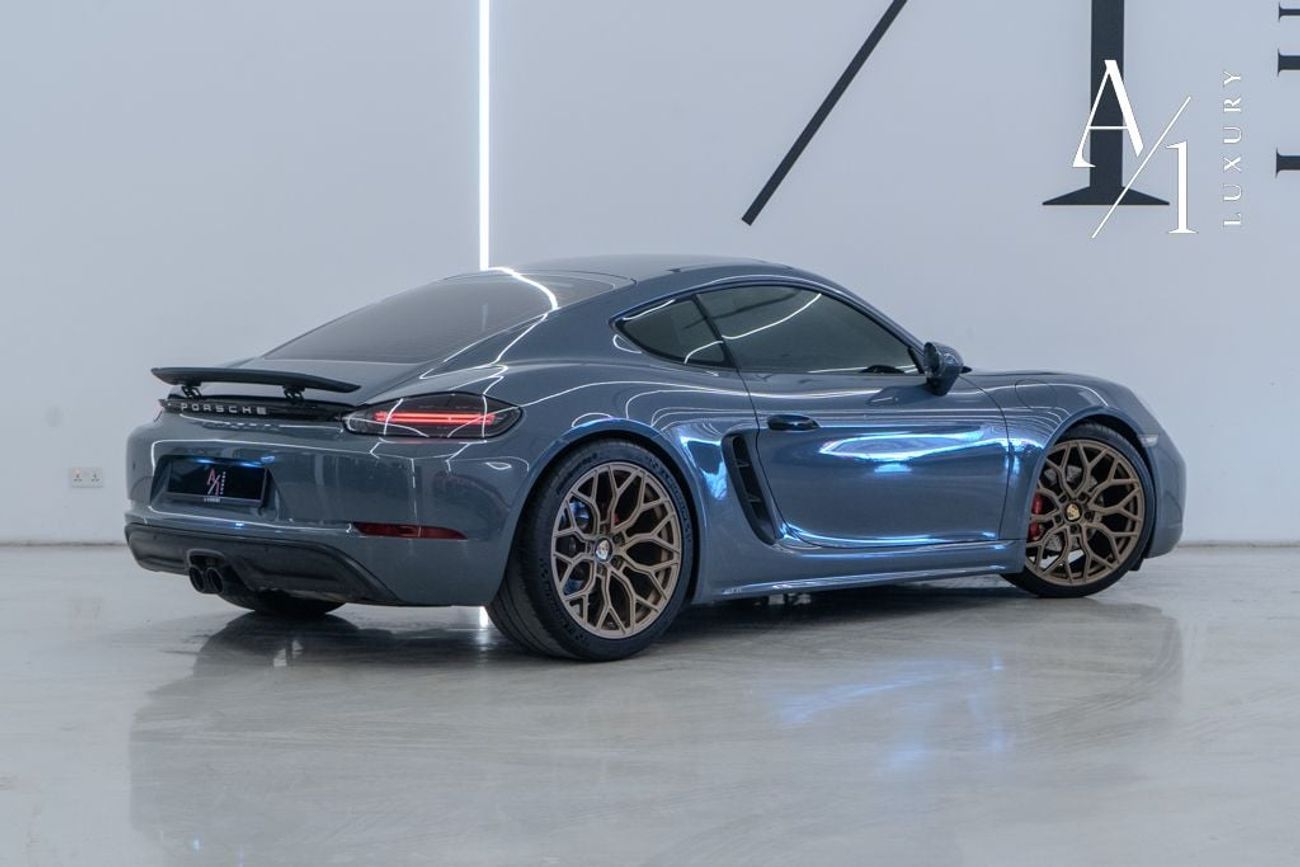 Porsche Cayman 2018 Porsche Cayman, Warranty, Full Service History, Carbon Fiber Package, Sport Chrono Package, GCC