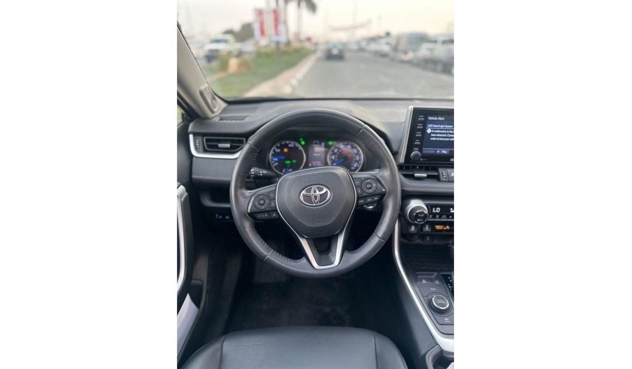 Toyota RAV4 Hybrid TOYOTA RAV4 XLE premium 2021