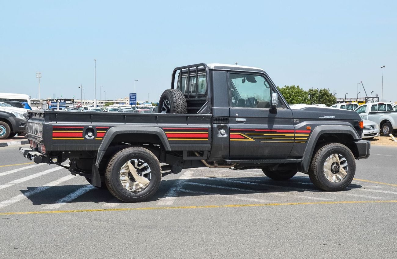 تويوتا لاند كروزر بيك آب TOYOTA LAND CURISER 79 4.0L 4WD PETROL SC PICKUP 2025