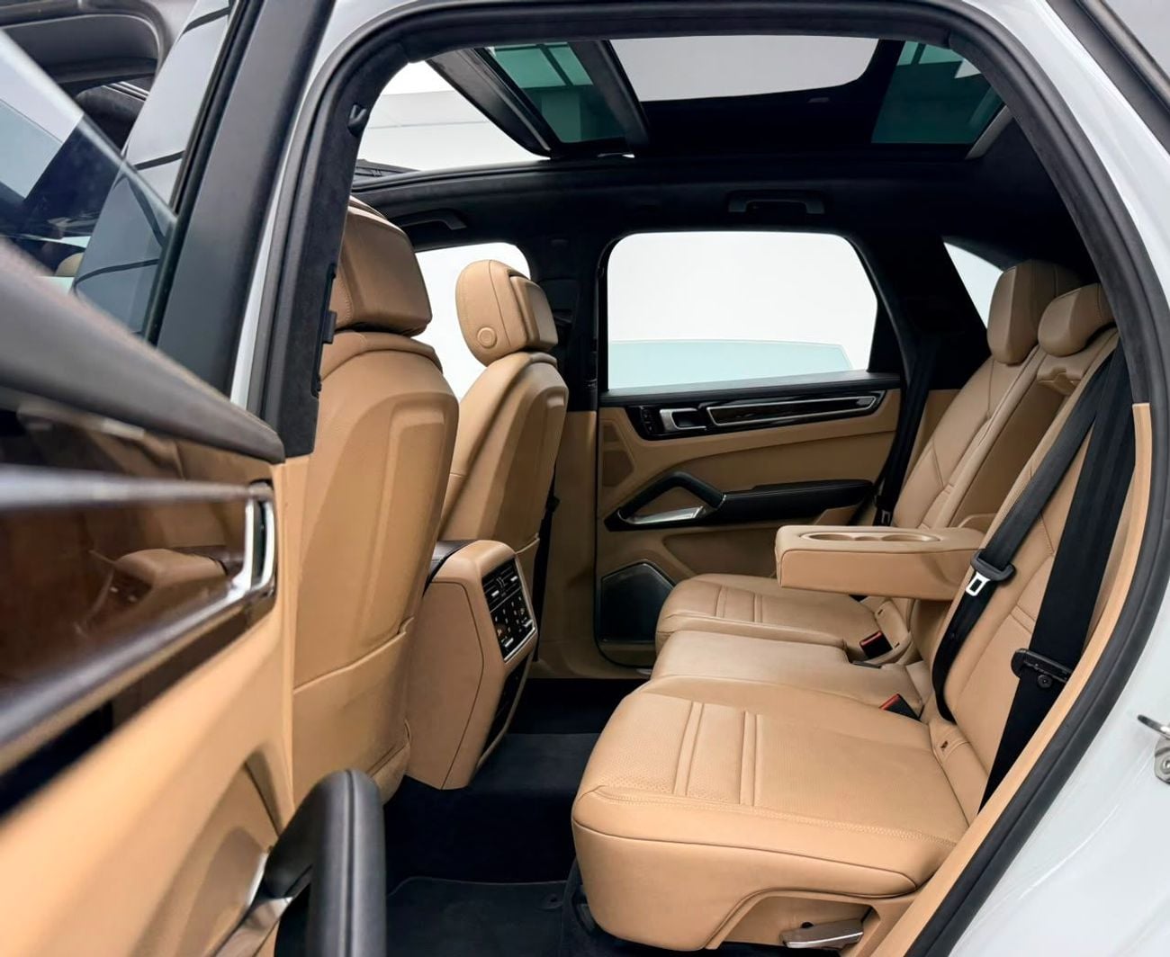 Porsche Cayenne Turbo 2018 Porsche Cayenne Turbo, Full Porsche Service History, Fully Loaded, Excellent Condition, GCC