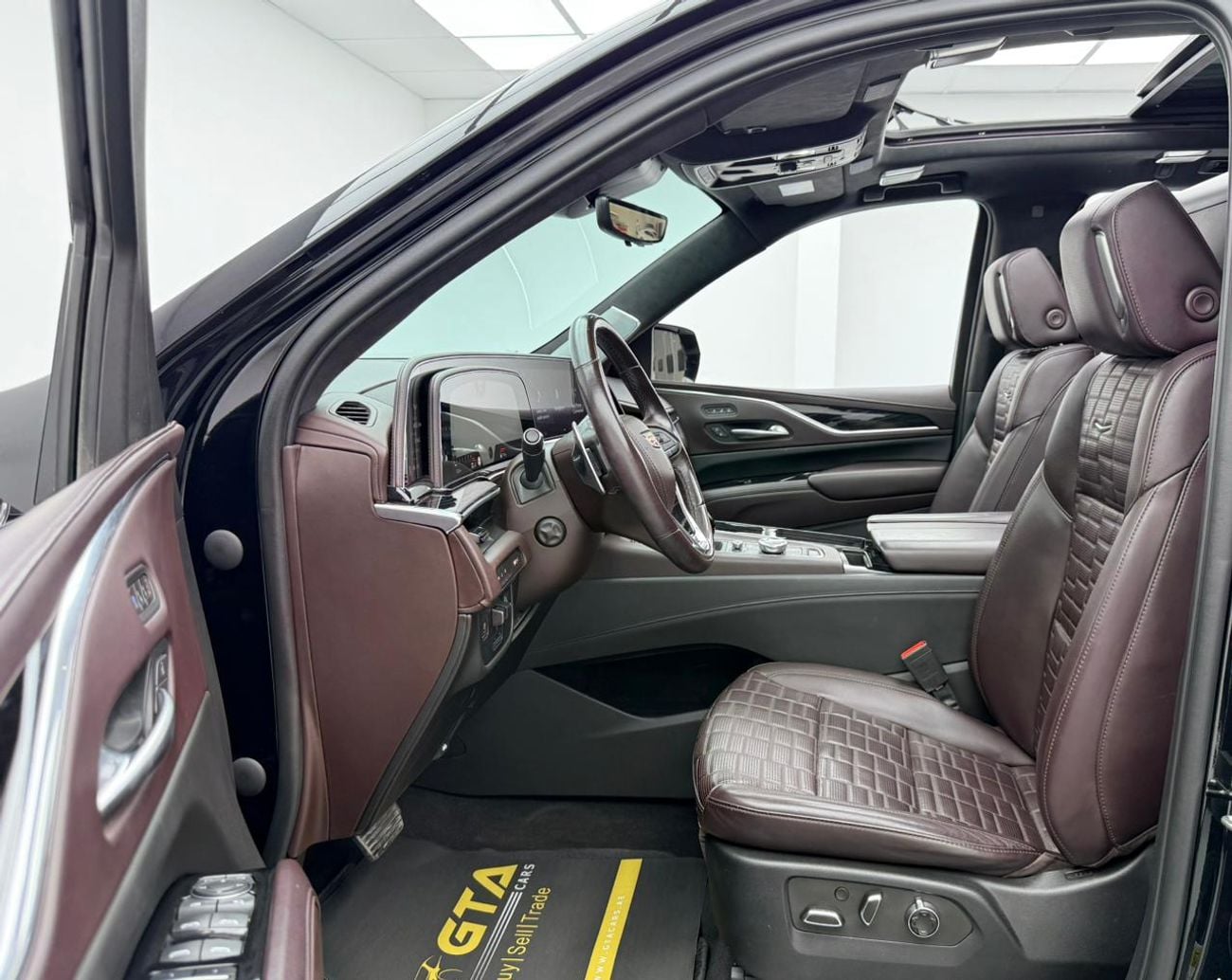 كاديلاك إسكالاد Escalade-V 6.2L 2023 Cadillac Escalade V, 2027 Cadillac Warranty, 2028 Cadillac Service Pack, GCC