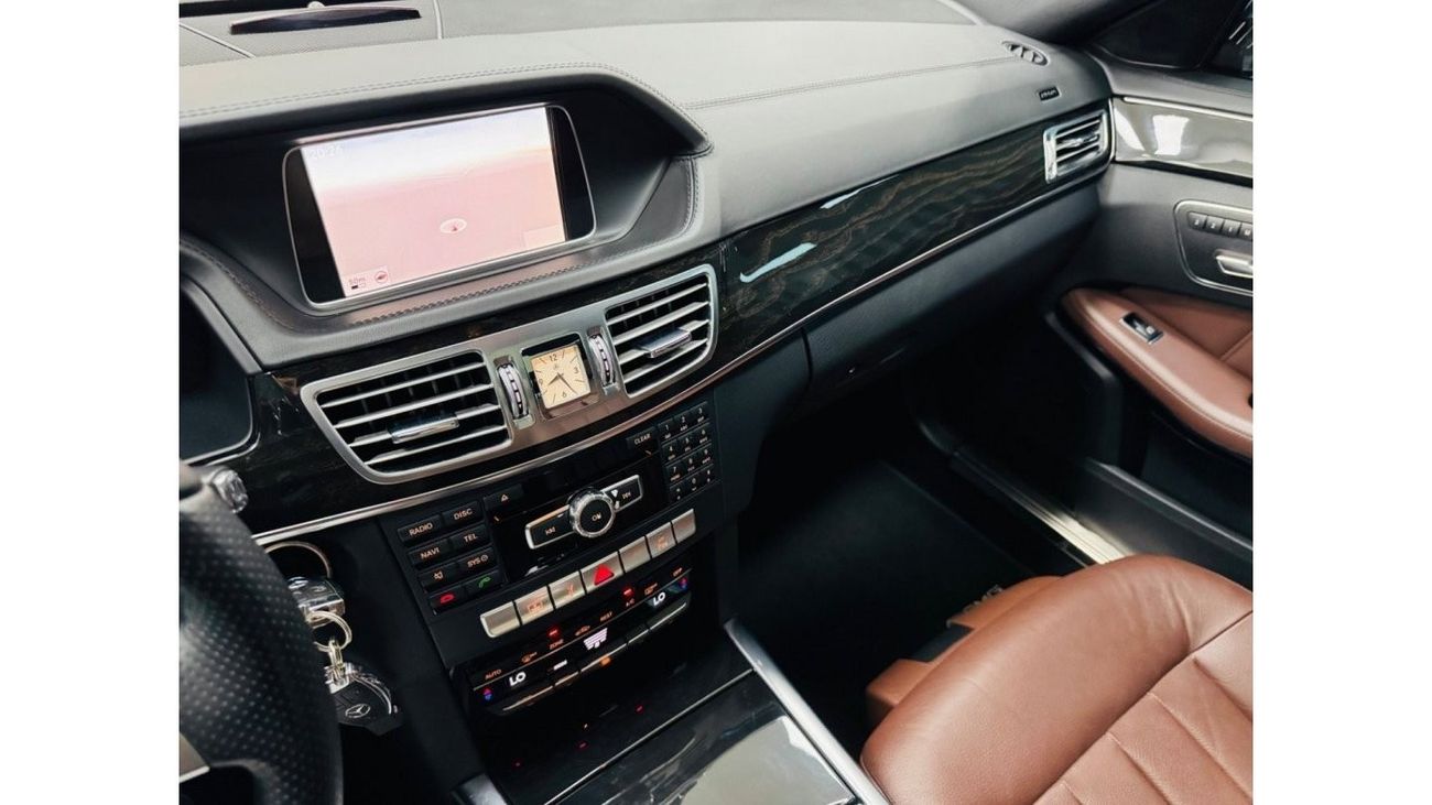 Mercedes-Benz E300 Elegance GCC .. AMG .. V6 .. Perfect Condition .. Panoramic