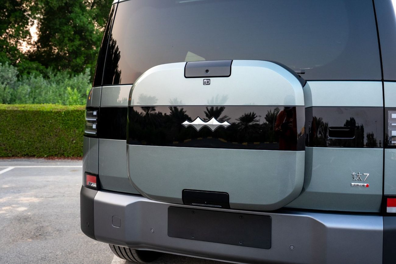 بي واي دي ليوبارد تيتانيوم 7