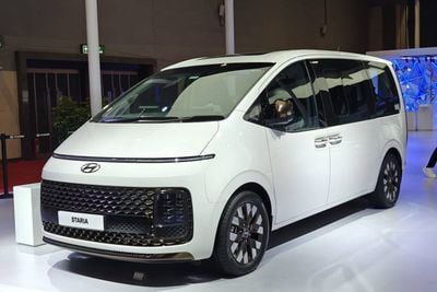 Hyundai Staria New hyundai Staria Automatic 2024 Petrol LHD
