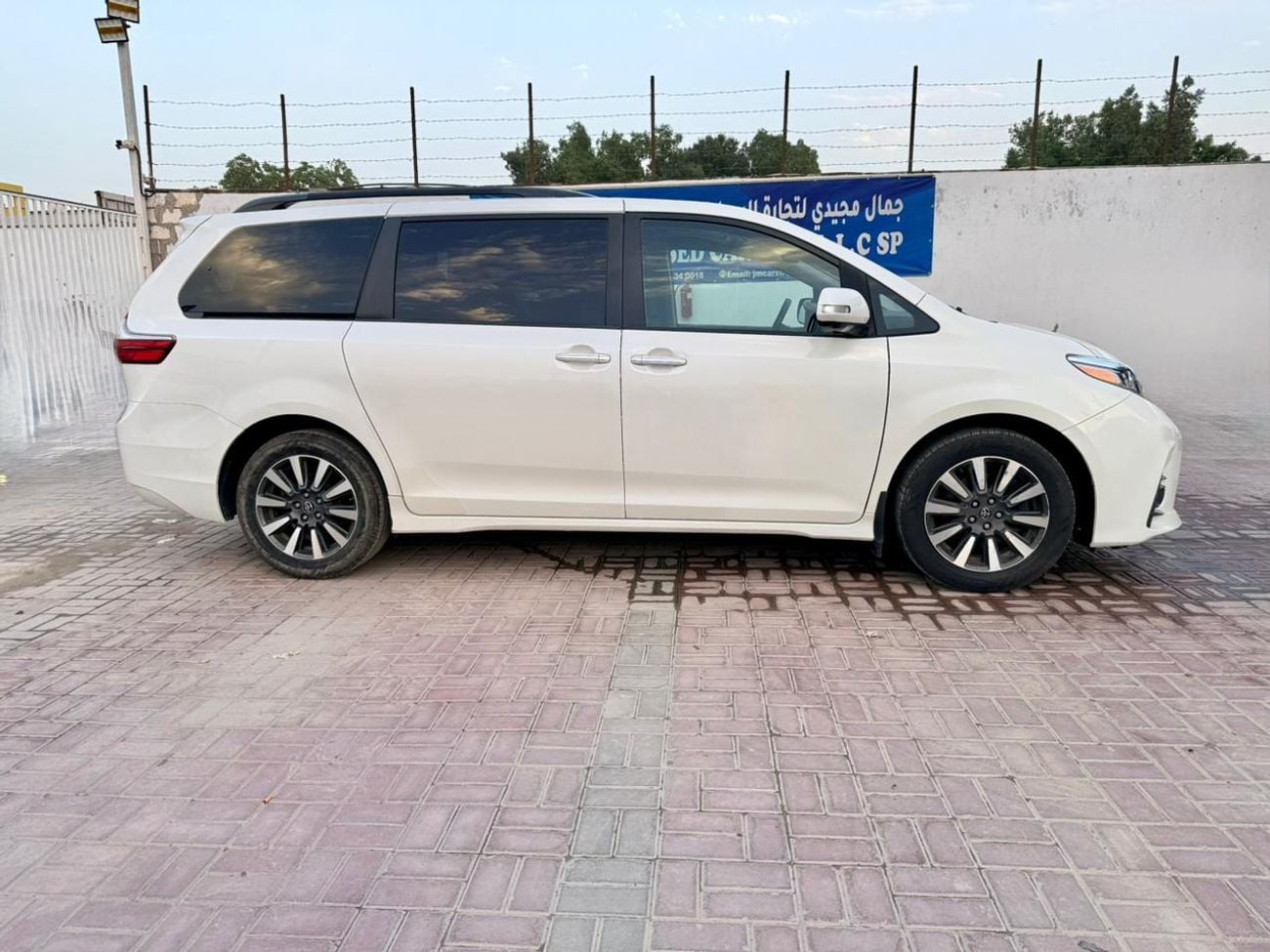 Toyota Sienna 2018 TOYOTA SIENNA XLE 360 cam  full option Ready  White