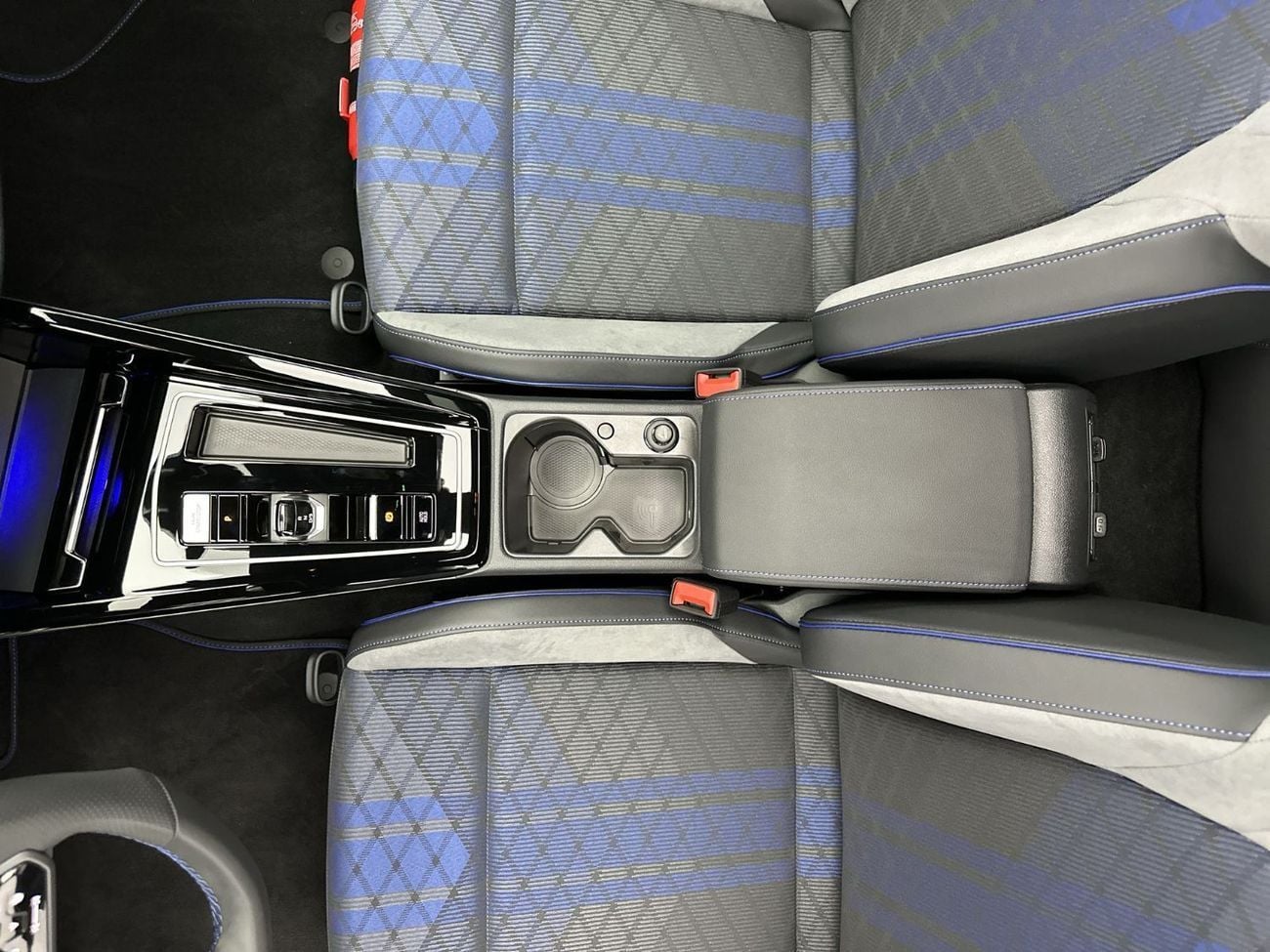 فولكس واجن جولف ار Base 2.0T