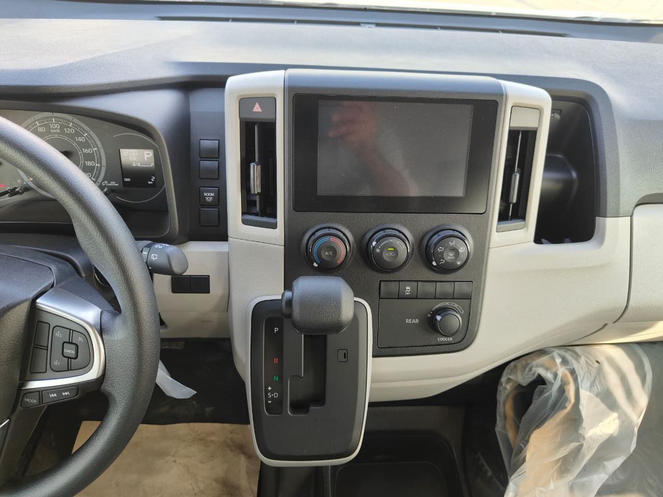 تويوتا هاياس GL 2026 Toyota Hiace 13-Seater High-Roof Full-Option 3.5L V6 Petrol A/T RWD Export Only