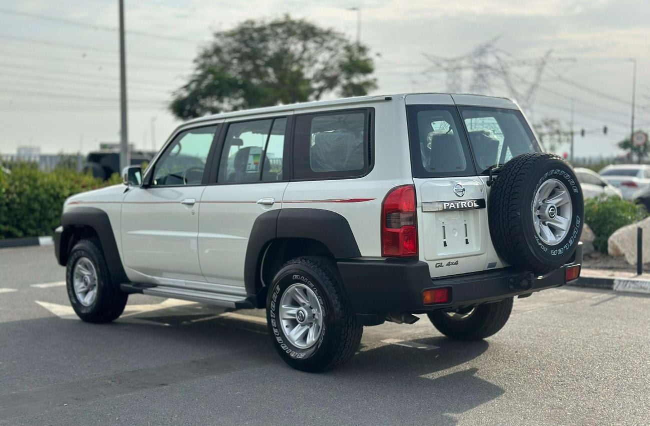 نيسان باترول سفاري GL 4.8L M/T (7 Seater)