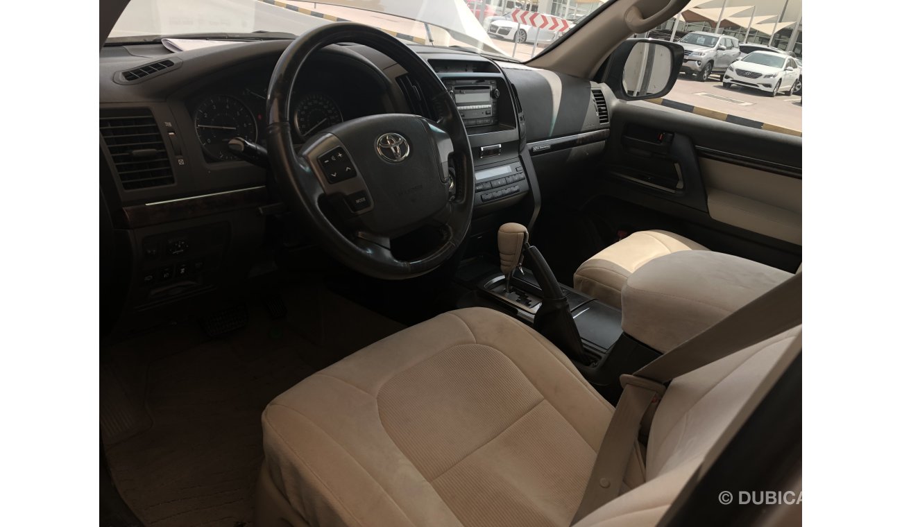 Toyota Land Cruiser Gxr-i, 6 Cylinder, full option,model:2011