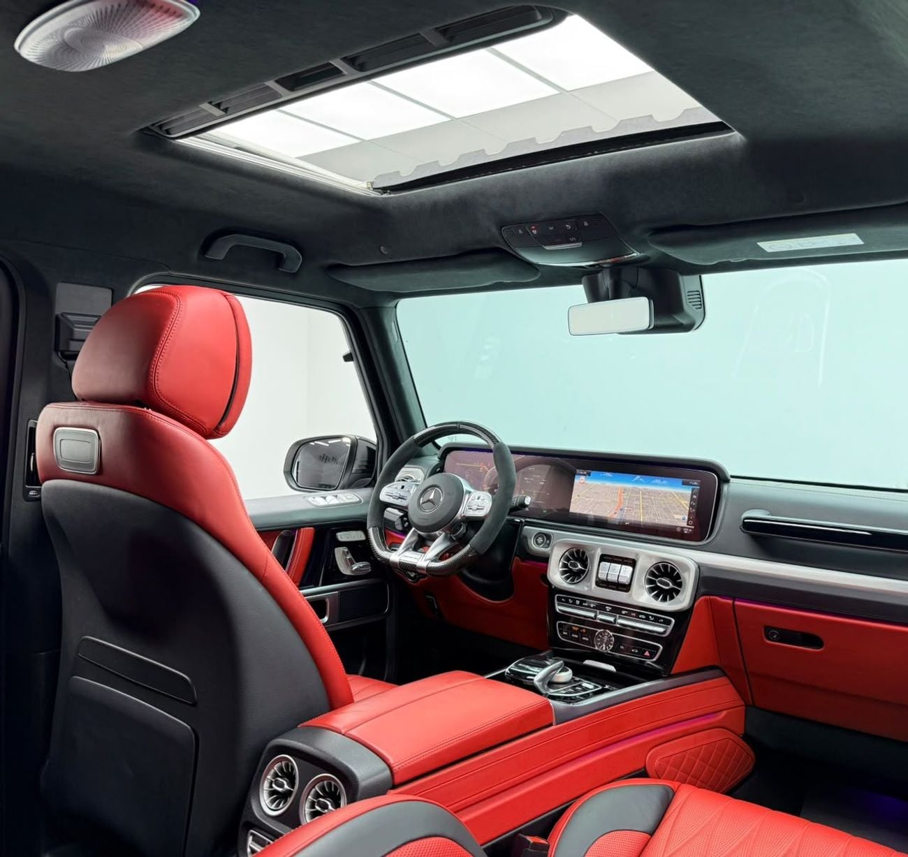 مرسيدس بنز G 63 AMG STANDARD مرسيدس بنز G63 AMG موديل 2021، مع ضمان، وسجل صيانة كامل لدى مرسيدس بنز حتى عام 2027، وشهادة خليجية.