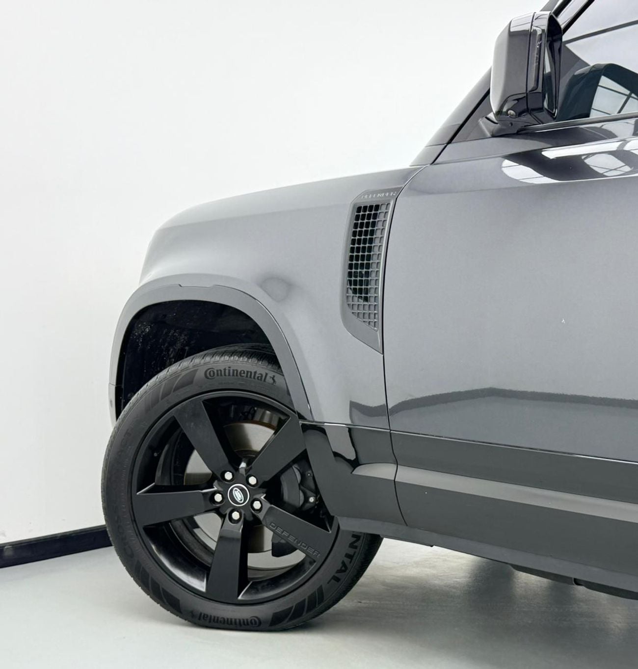 لاند روفر ديفندر P400 110 X-Dynamic SE 3.0L (5 Seater)