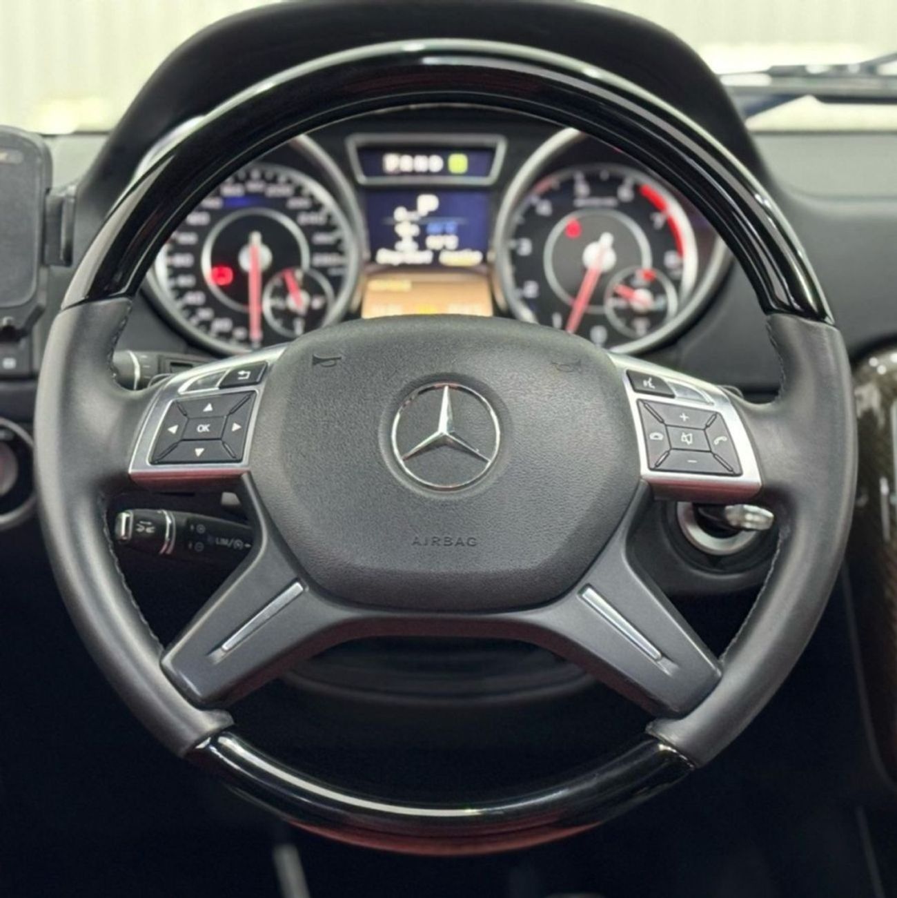 مرسيدس بنز G 63 AMG Std 5.5L 2014 Mercedes Benz G63 AMG, Service History, Carbon Fiber Package, Low Kms, GCC