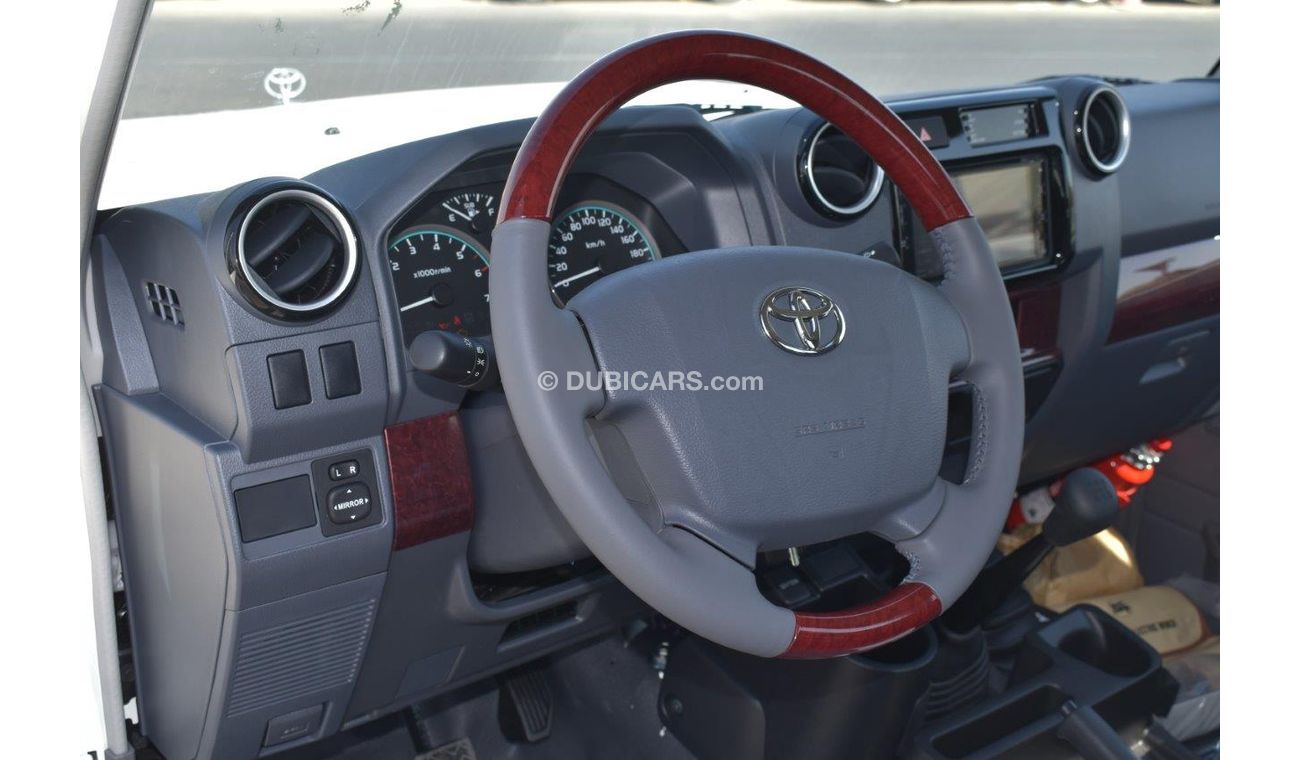 Toyota Land Cruiser Pick Up 79 SINGLE CAB LX-V V6 4.0L PETROL  4WD MANUAL TRANSMISSION