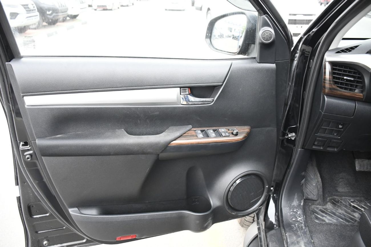 تويوتا هيلوكس 2.7L V4 Automatic with BSM Full option (Ready Stock)