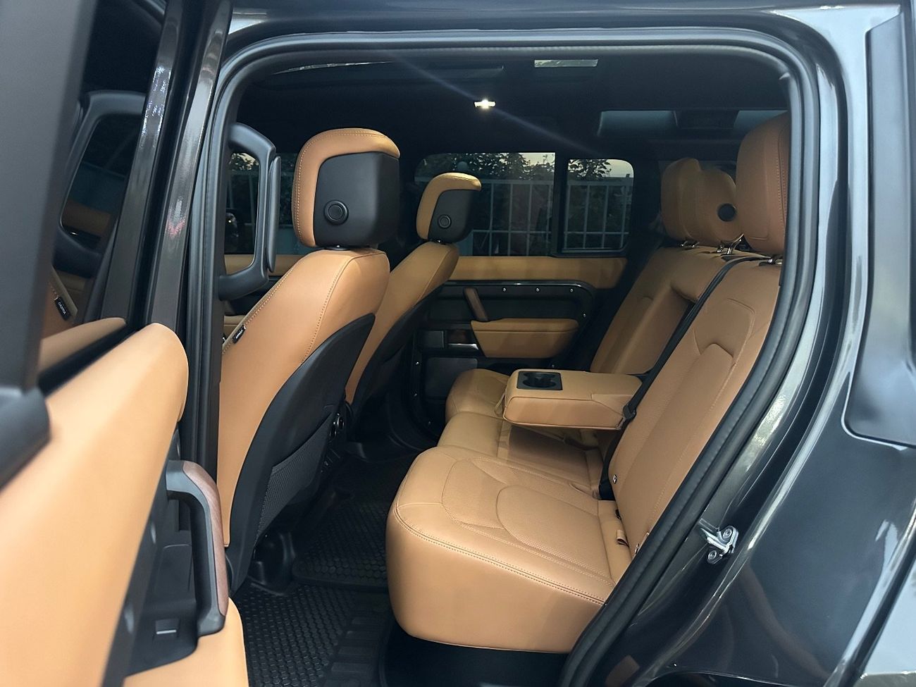 لاند روفر ديفندر P400 110 HSE 3.0L (5 Seater)