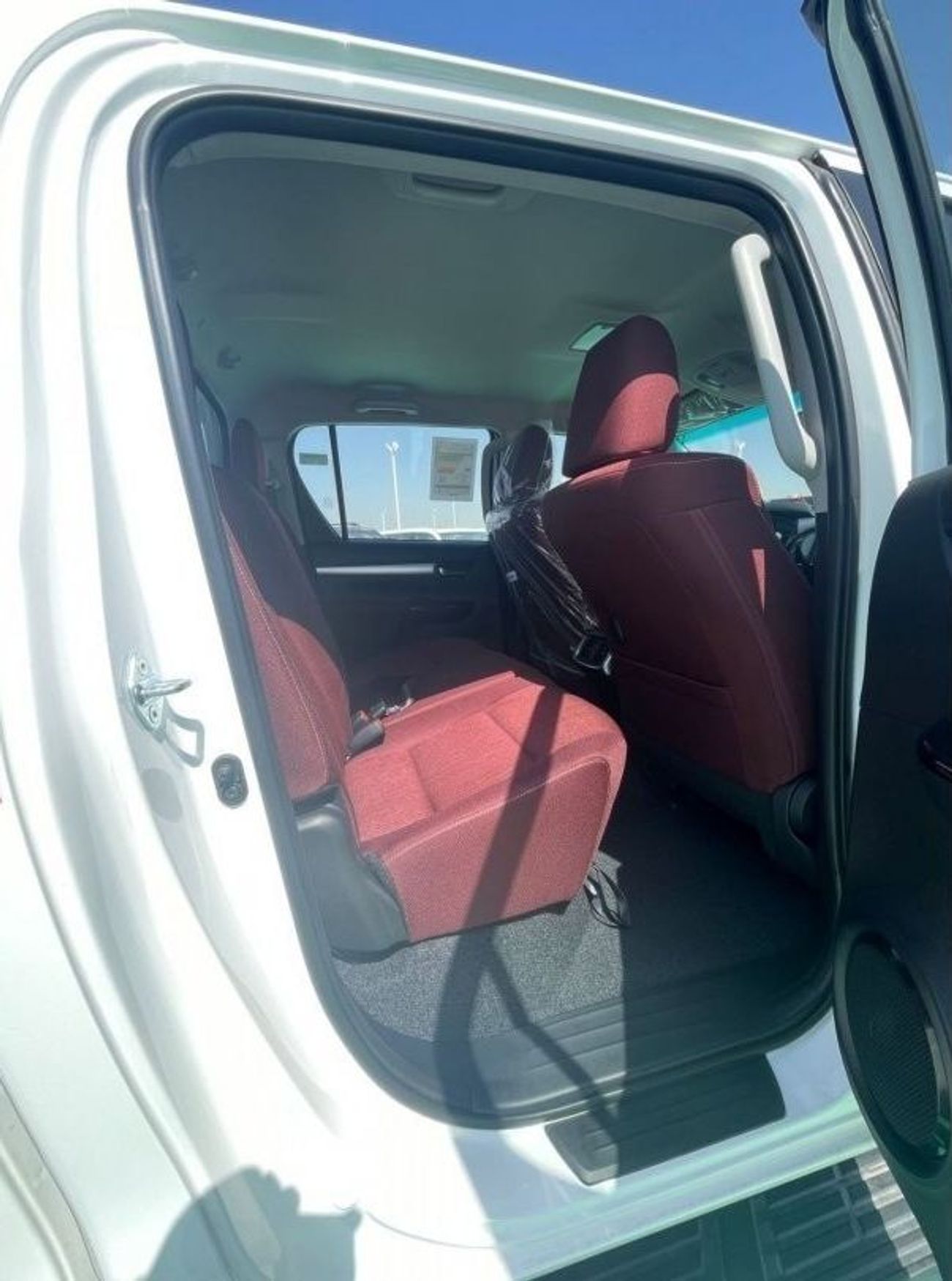 Toyota Hilux 2024 TOYOTA HILUX 2.7L petrol  automatic  4x4 full option   with bush start