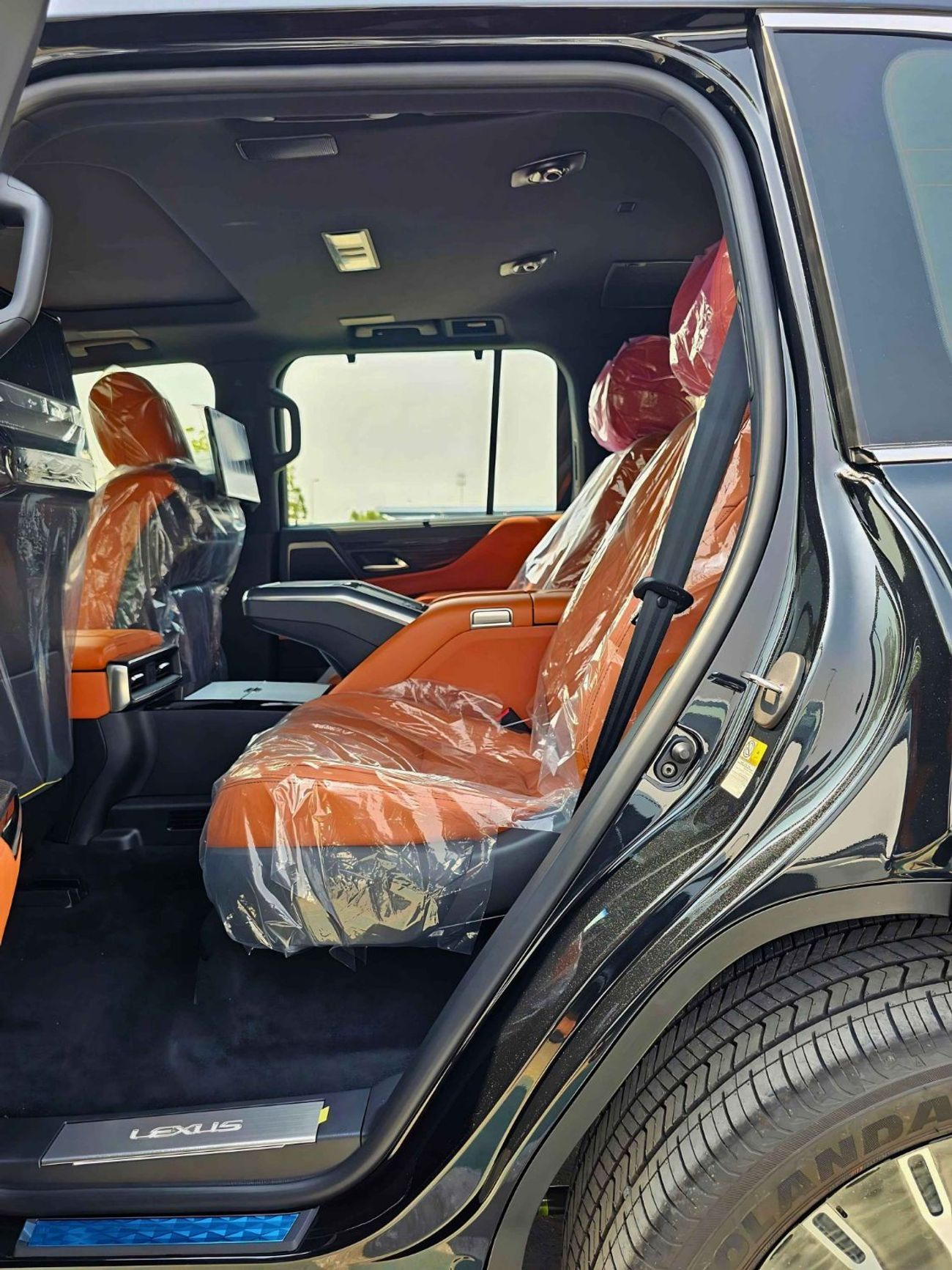 Lexus LX 700h HYBRID/ VIP SEATS FULL OPTION/ PETROL AT 3.5L V6 4WD/CODE#LX7HV