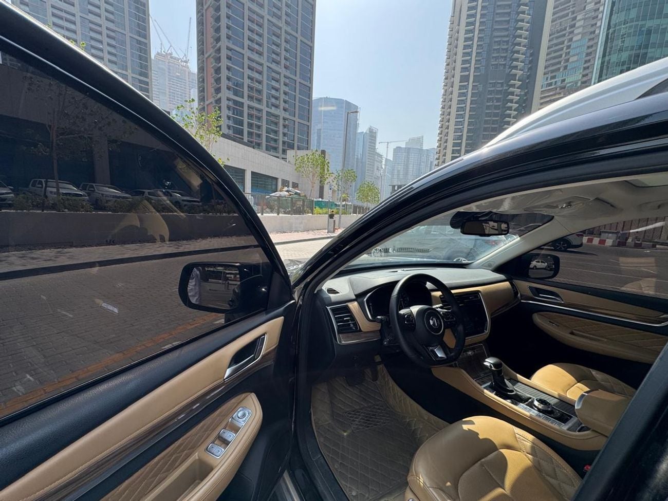 أم جي RX8 LUXURY | GCC Specs | under warranty