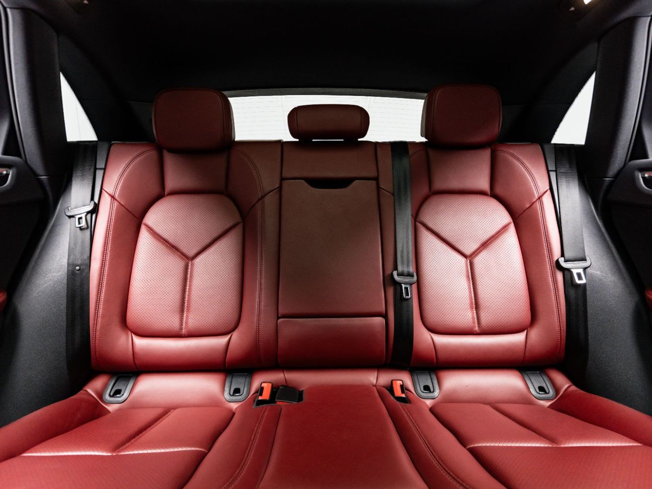 بورش ماكان 2024 Porsche Macan, 2.0L TC I4, 4WD, 248 bhp, 7 Speed Automatic