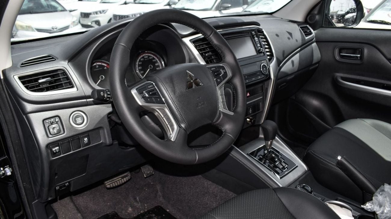 Mitsubishi L200 Mitsubishi L200 SPORTERO DIESEL - 2.4L - DOUBLE CABIN - 4X4 - A/T - POWER LOCKS AND POWER WINDOWS