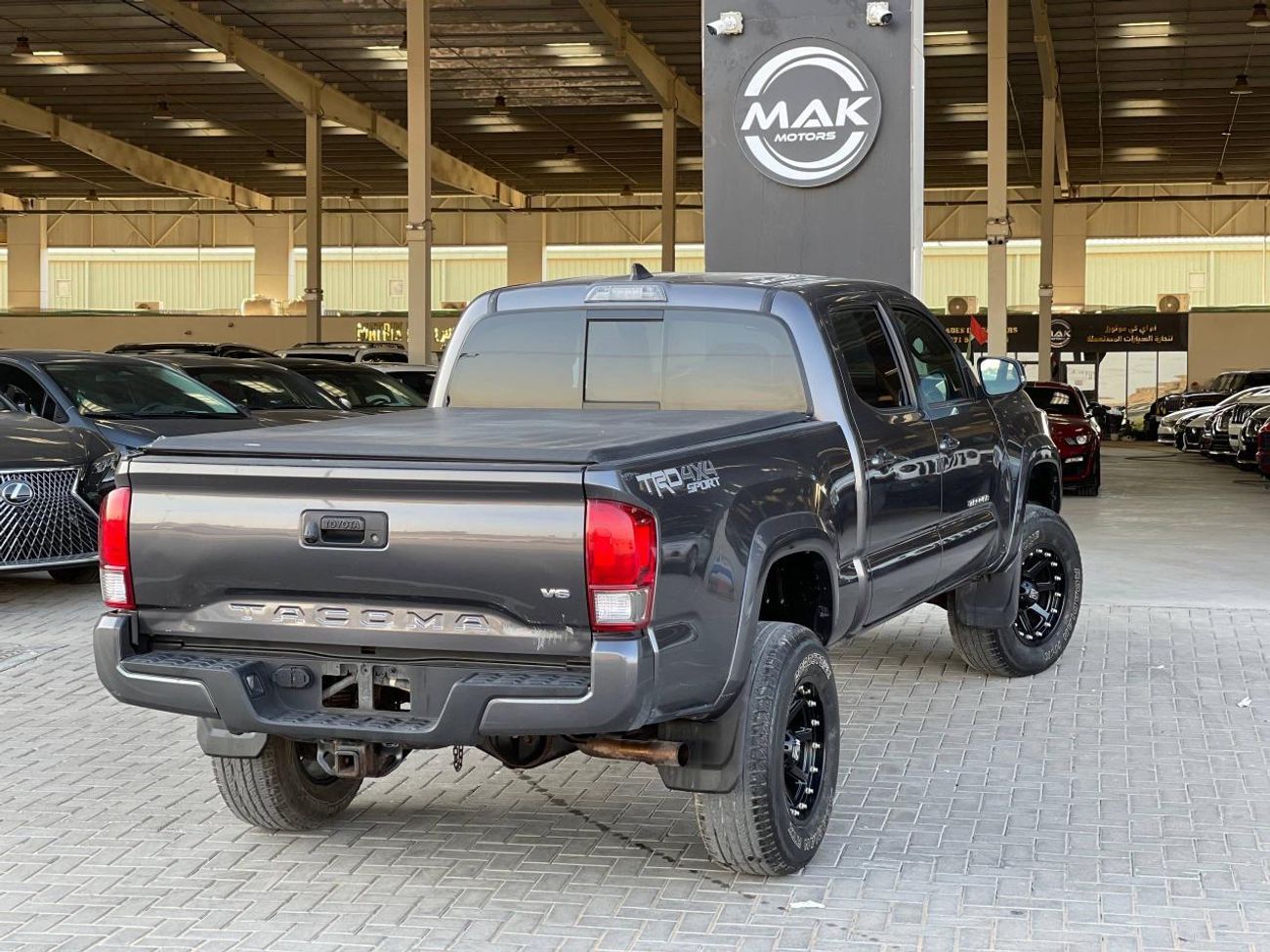 تويوتا تاكوما TRD / V6 / طويل / دخول بدون مفتاح / تشغيل بدون مفتاح / شاشة كبيرة / بحالة ممتازة