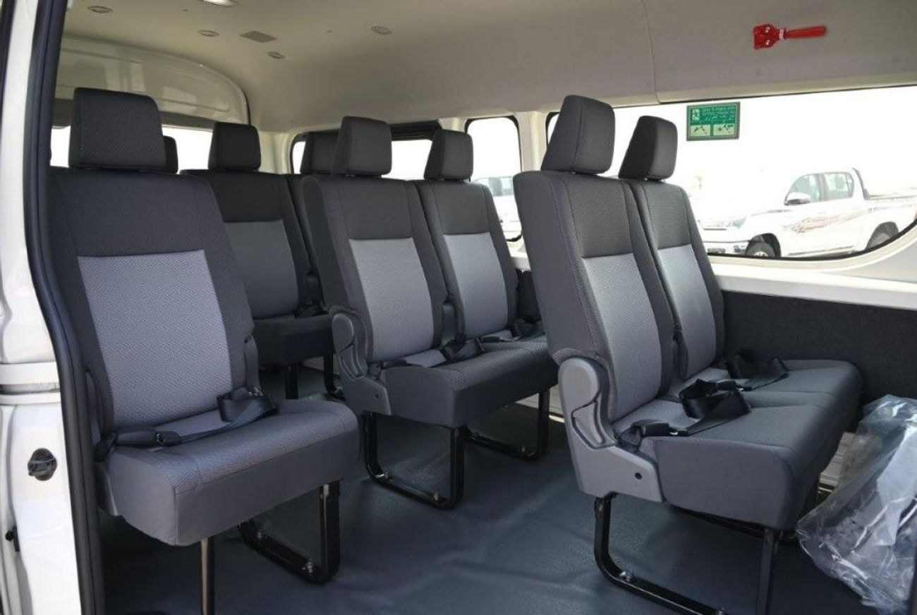 تويوتا هاياس Highroof 2.8L Diesel 13 Seater Manual Transmission