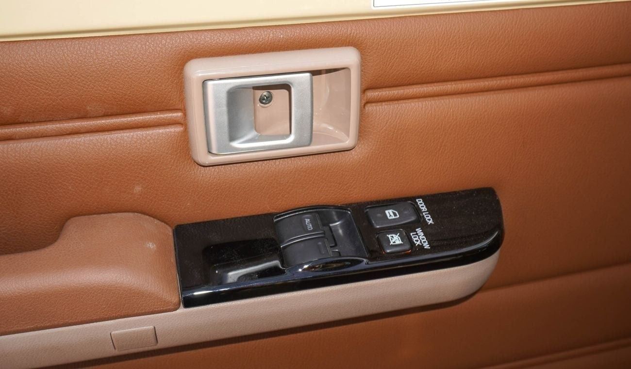 Toyota Land Cruiser Pick Up LX 4.0L V6 A/T