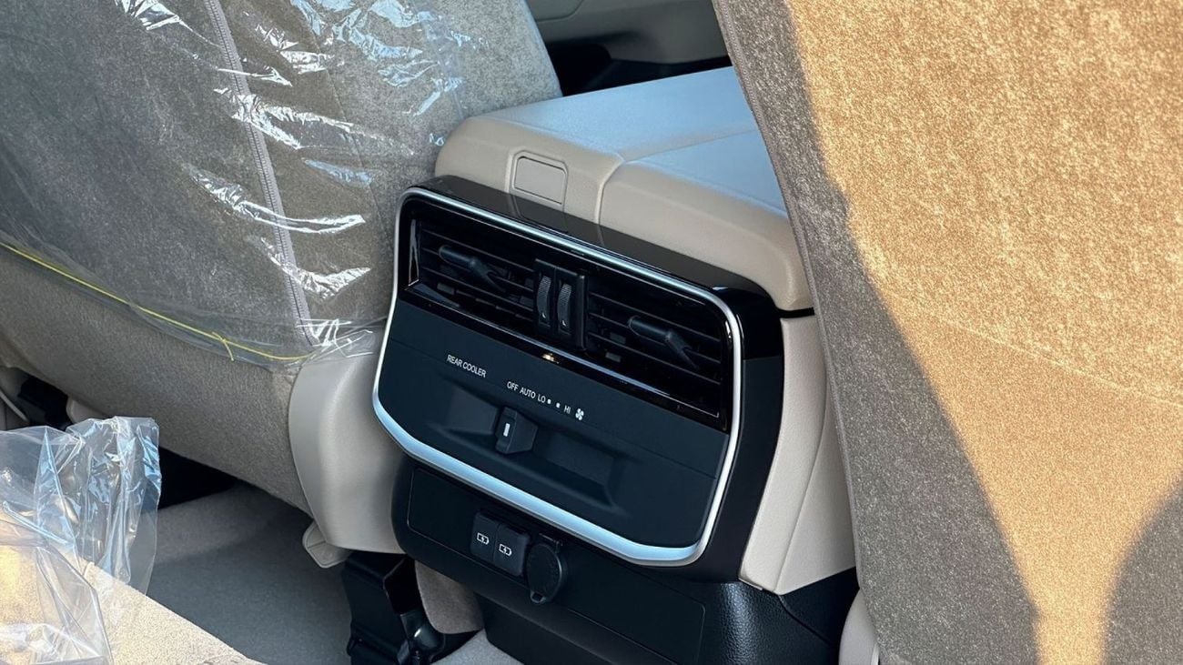 تويوتا لاند كروزر GXR2 3.3L Toyota LC300 3.3L GX-R Turbo Diesel AT