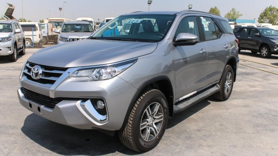  Toyota  Fortuner  2 7L Petrol With Leather Seats and TV 